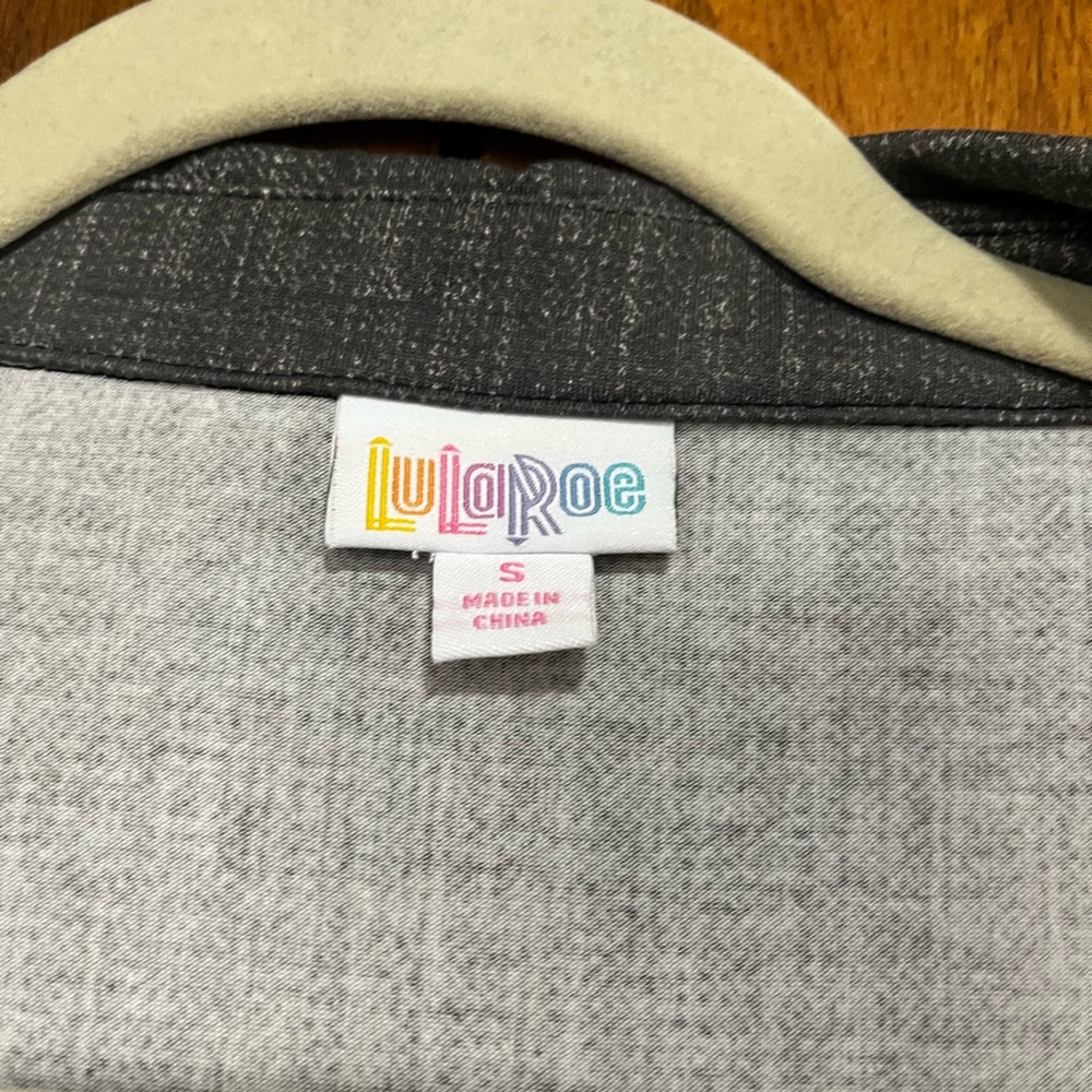 LuLaRoe Charlie Top - Picture 4 of 6